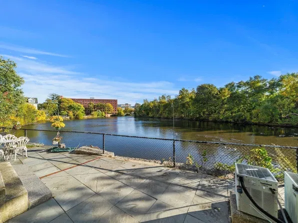 52 Warren St Unit 8, Peabody, MA 01960