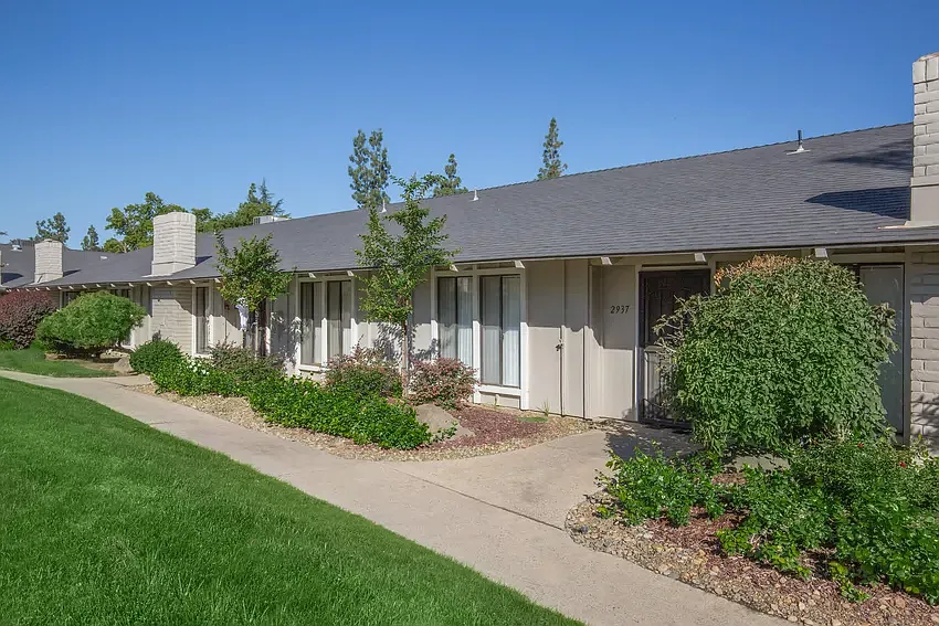 Bear Creek Manor/Bear Creek Terrace — Photo 3