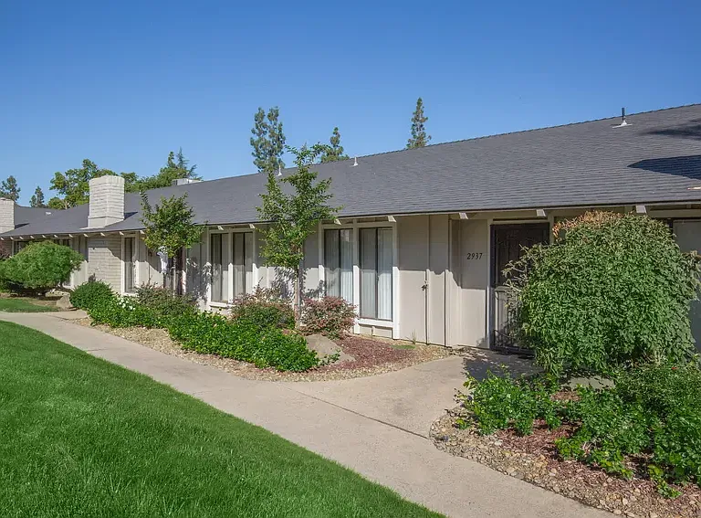 Bear Creek Manor/Bear Creek Terrace — Photo 3