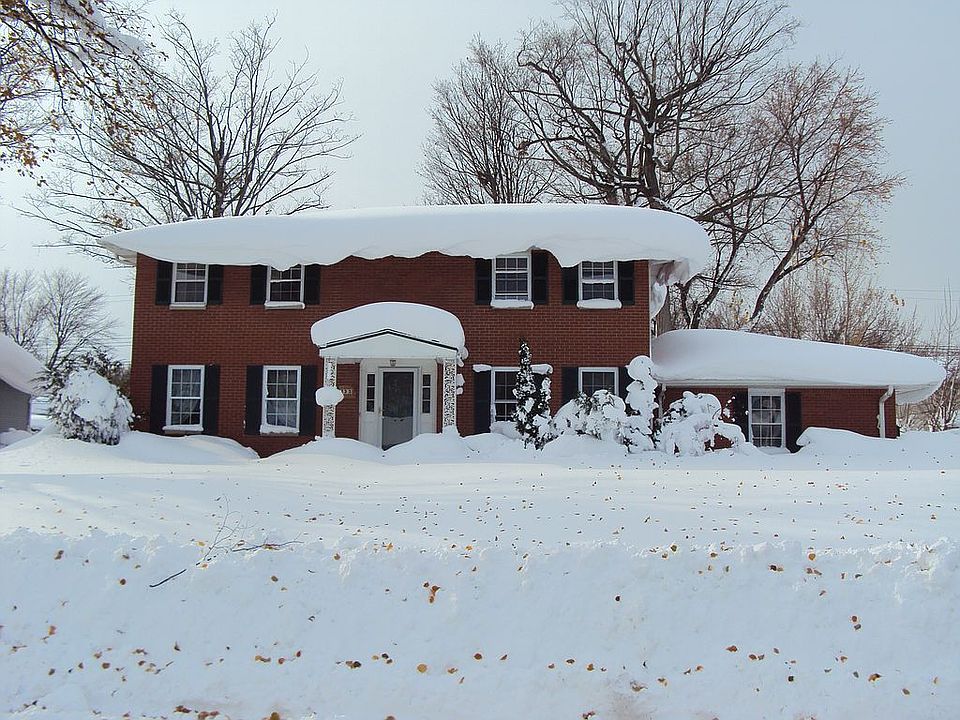 1st image of 33 Boxwood Cir
