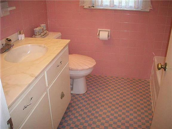 Full Bath on Upper Level
