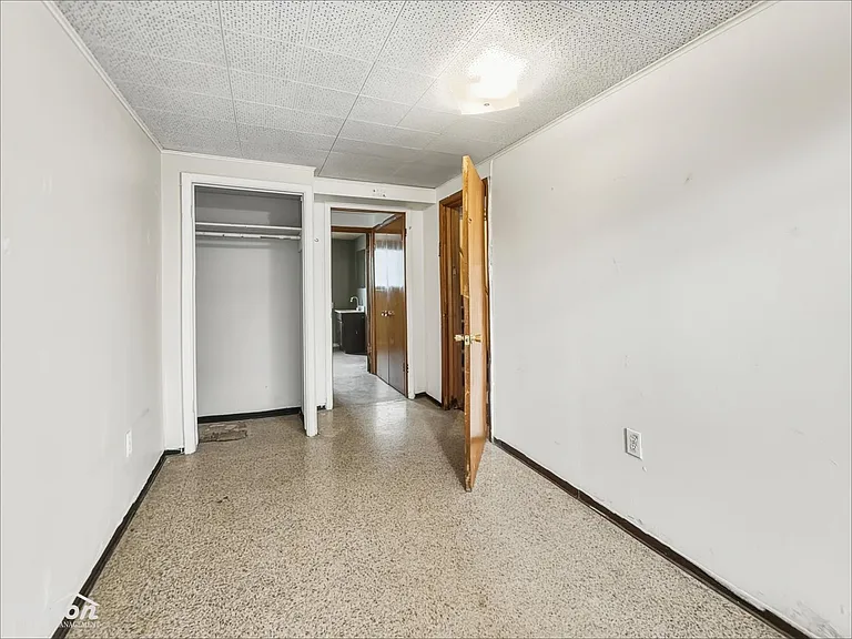 904 S 48th Ave — Photo 7