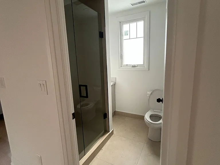 12 Franklin Ave #B — Photo 4