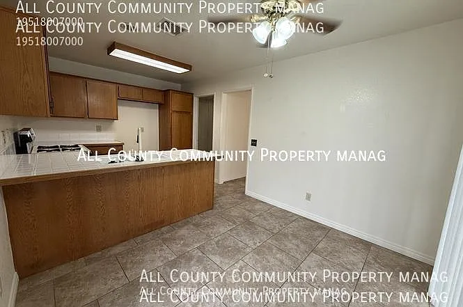2277 Oak Ave — Photo 7