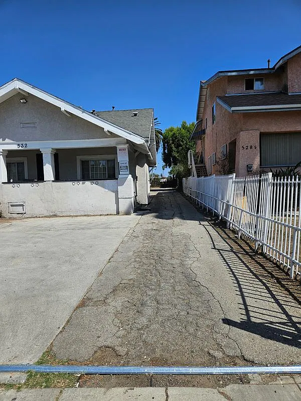 2 bed, 1.0 bath, 750 sqft, $2,500 — Photo 2