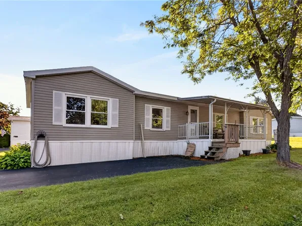 6397 Kims Dr, Victor, NY 14564