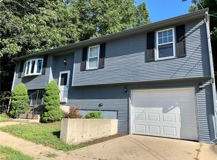 45 Ridgewood Rd, Cranston, RI 02921