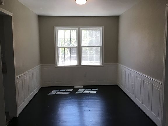 5th image of 233 Charlesworth Ave