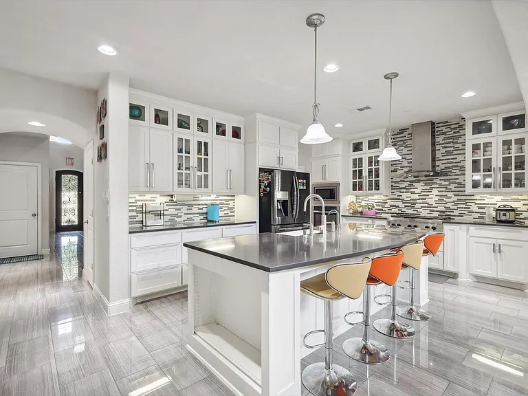 5012 Engleswood Trl — Photo 8
