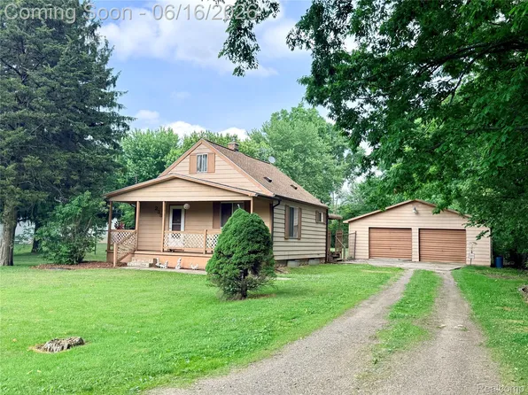 2386 Egleston Ave, Burton, MI 48509