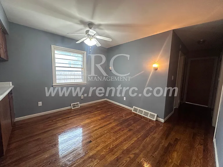 717 W Columbia St #W — Photo 8