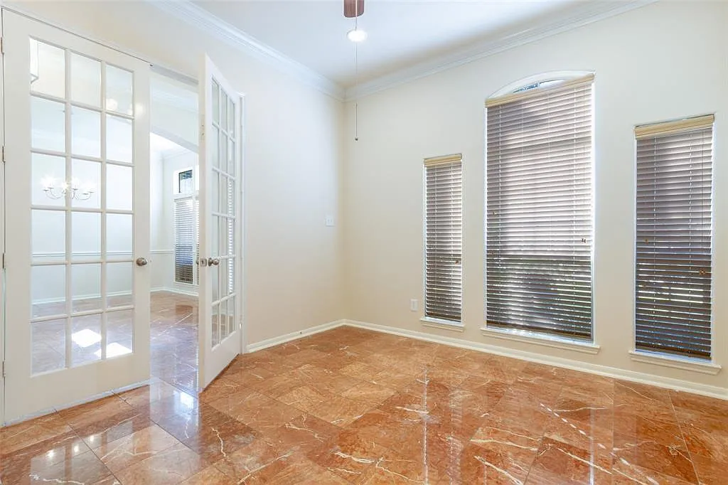4 bed, 3.0 bath, 2688 sqft, $2,600 — Photo 2