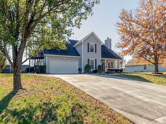 4th image of 716 Clayton Dr