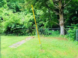 4827 Missouri Fork Rd, Hewett, WV 25108