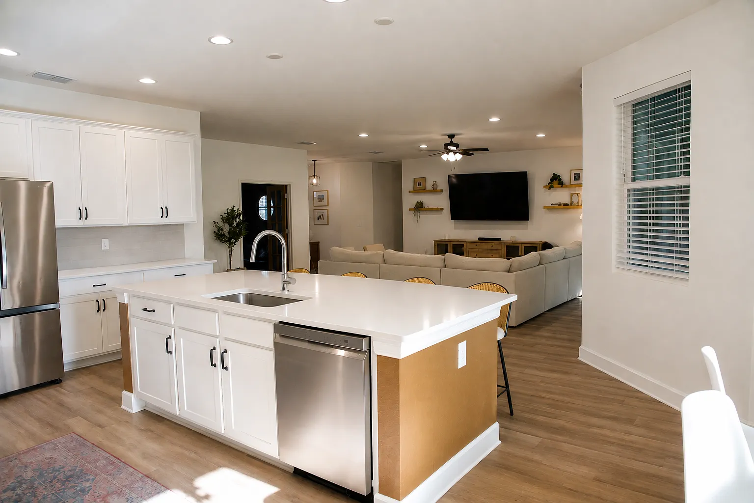 4 bed, 2616 sqft, $4,000 — Photo 3