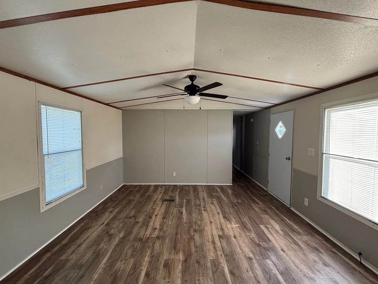 3 Bed 2 Bath Mobile Home in Kinston — Photo 2