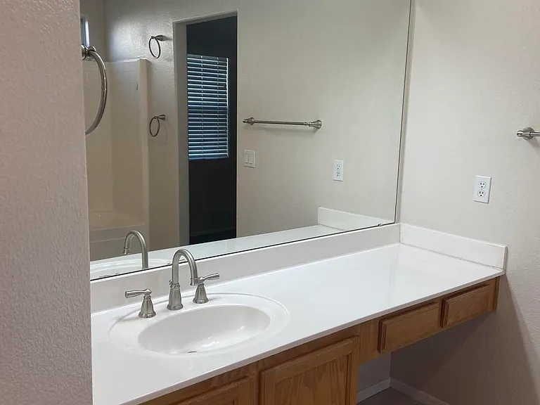 12527 N 57th Ave — Photo 10