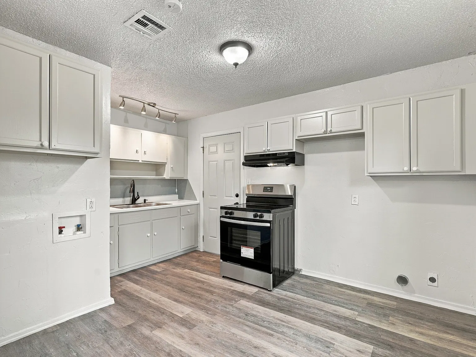 2 bed, 720 sqft, $1,095 — Photo 3