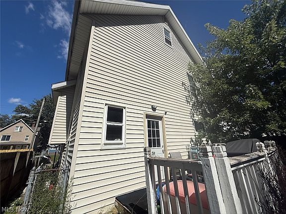 4th image of 3020 9th St SW