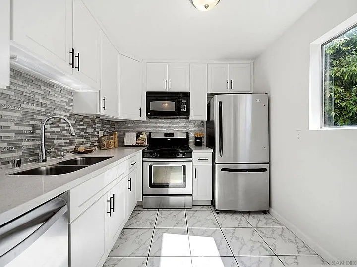 3 bed, 1.5 bath, 952 sqft, $1,200 — Photo 2