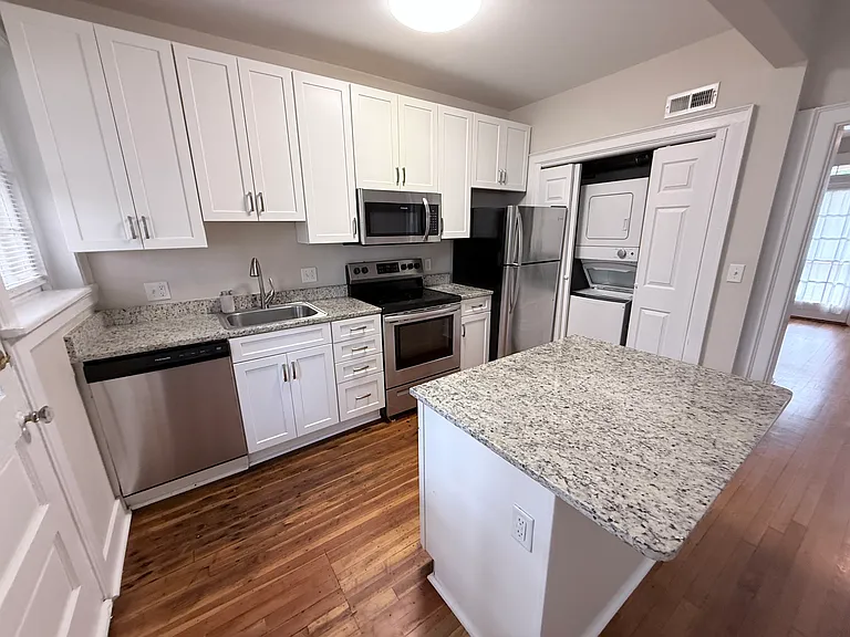 905 Roseneath Rd #2 — Photo 6