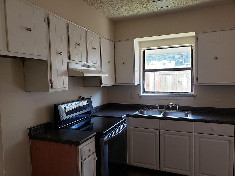 1st image of 270 Tampa Dr #1