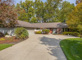 8640 Gatewood Dr, North Ridgeville, OH 44039