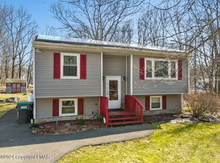 155 Chestnut Ln, Bushkill, PA 18324