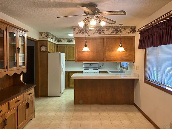 5th image of 402 6th St