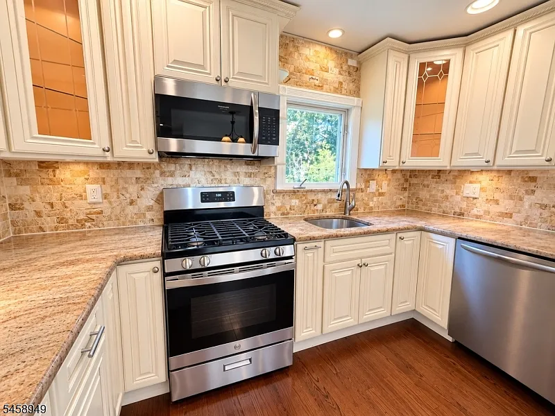 4 bed, 2.0 bath, $4,200 — Photo 4