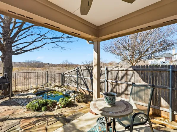 9013 Trail Blazer Dr, Fort Worth, TX 76131