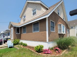 2 Arthur St, Hull, MA 02045