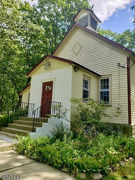 2nd image of 22 Timberbrook Rd #1