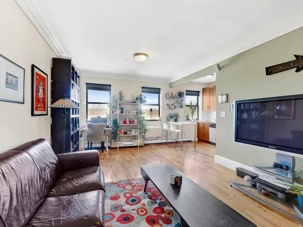 36 Russell Street image 3 of 20