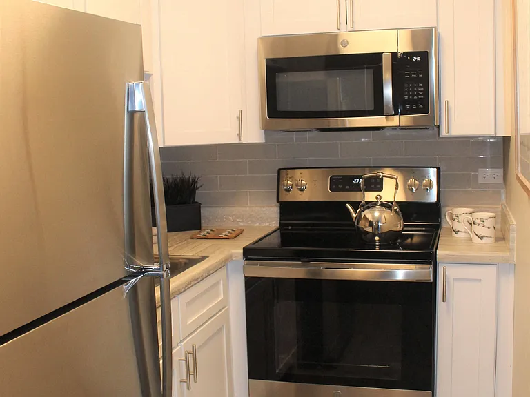 Lisle Station Apartments — Photo 5