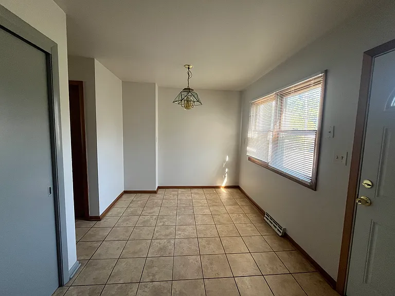 8142 W Howard Ave — Photo 3