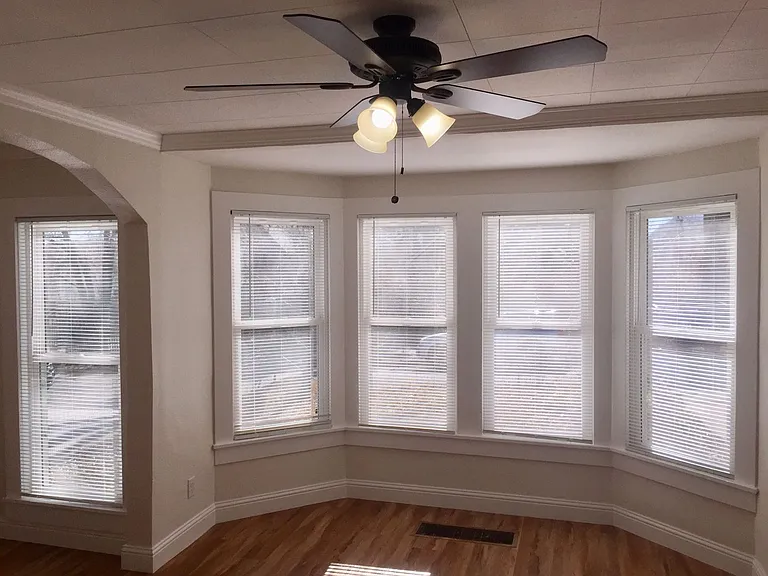 526 W Dale St — Photo 9