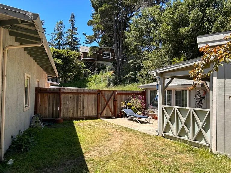 330 Shoreline Hwy #REAR COTTAGE — Photo 16
