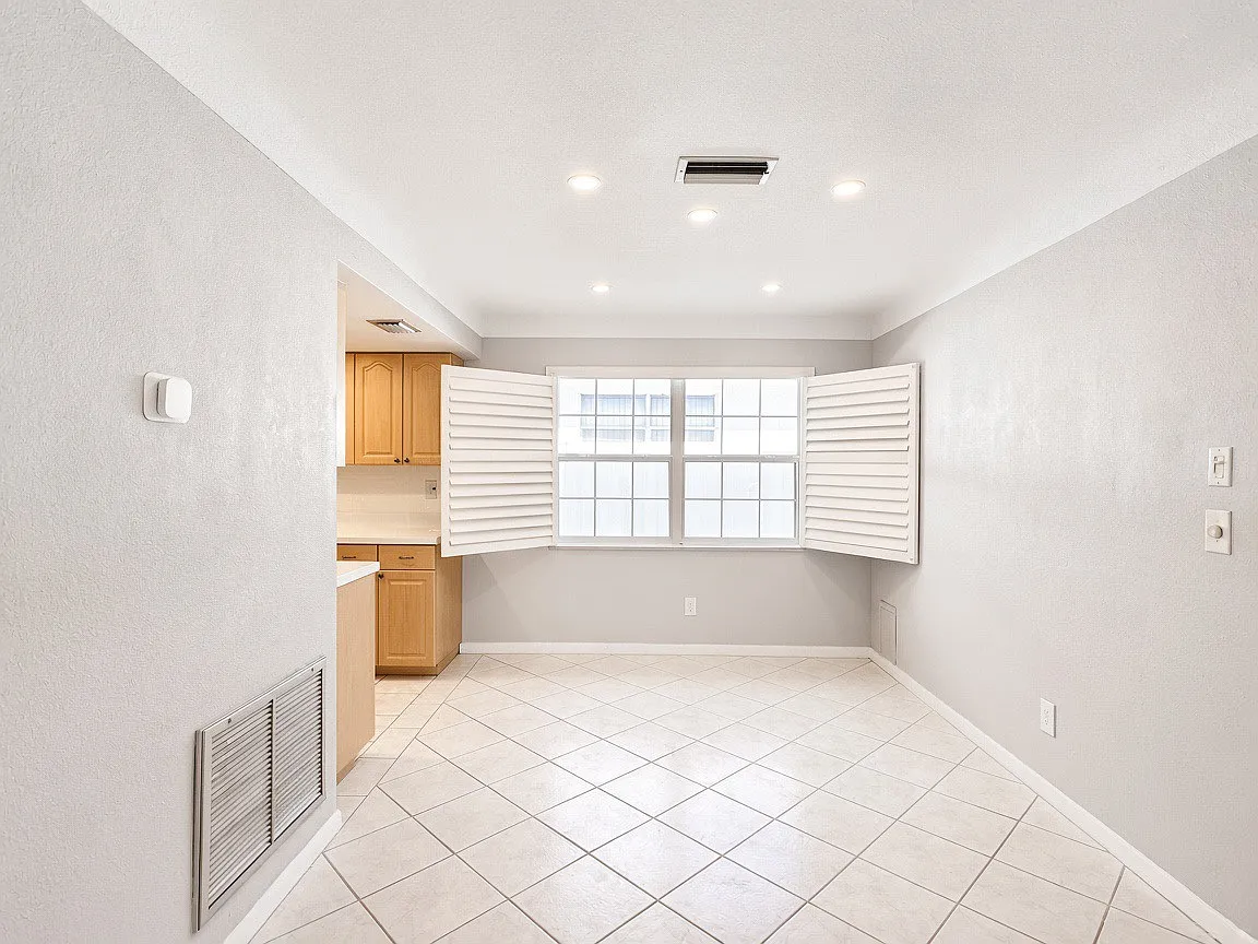 2 bed, 1234 sqft, $2,600 — Photo 3