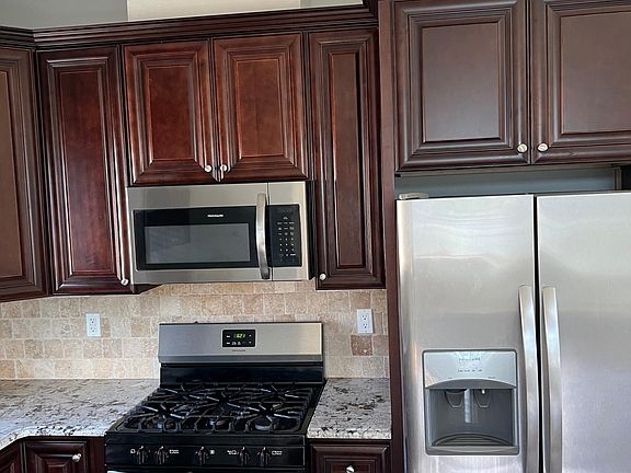 2nd image of 3928 Victory Blvd Floor 2