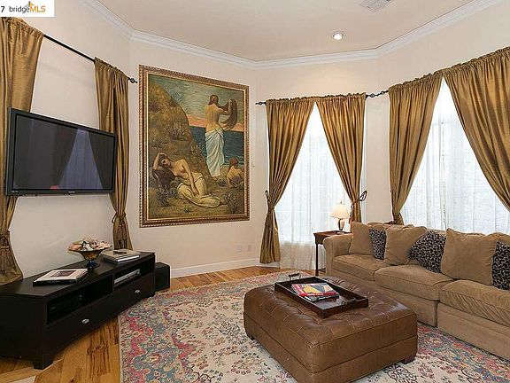 3rd image of 6 Woodside Glen Ct