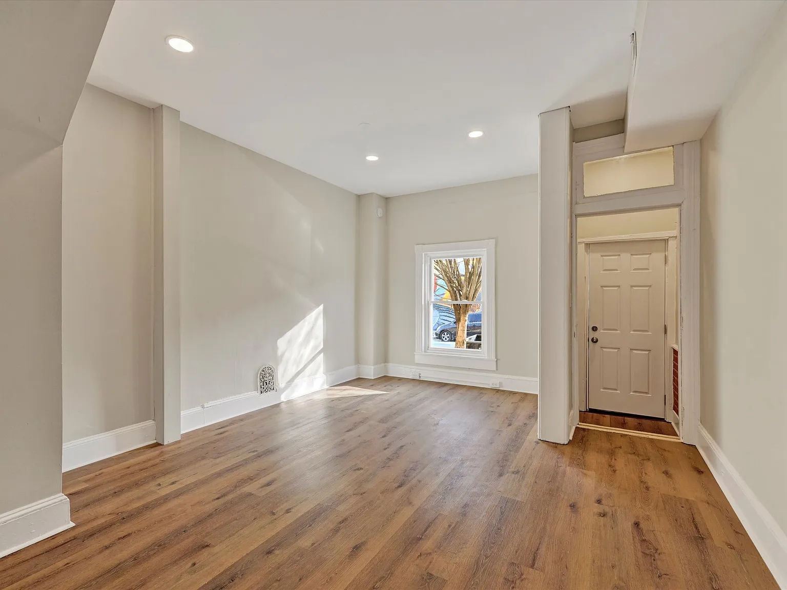 3 bed, 1412 sqft, $2,250 — Photo 2