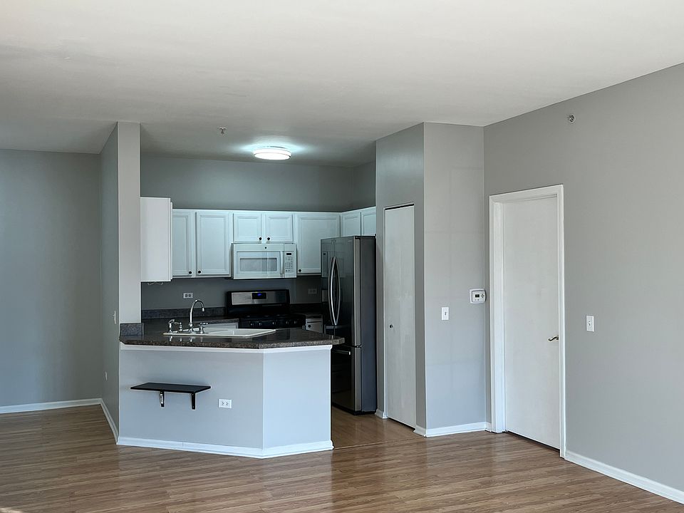 1st image of 3275 Stratford Ct Unit 1B