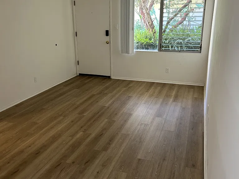 21110 Wood Ave #D — Photo 3