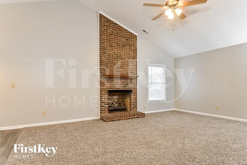 3 bed, 2.0 bath, 1638 sqft, $1,755 — Photo 3