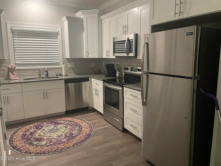 3217 Gordon Dr #A — Photo 14