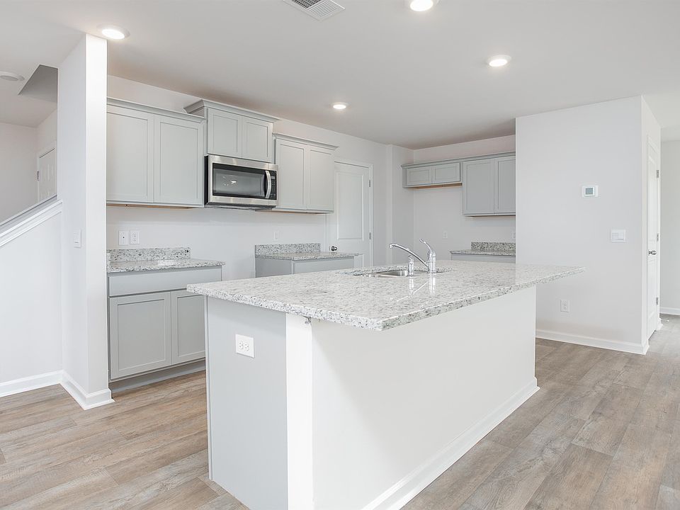 1st image of 1922 Lily Dr