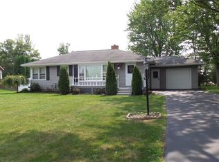 6236 Hamm Rd, Lockport, NY 14094