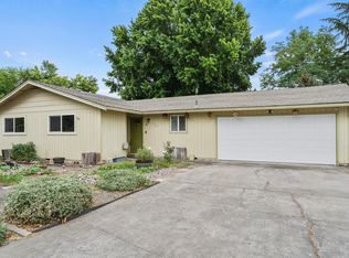 2622 Delta Waters Rd, Medford, OR 97504