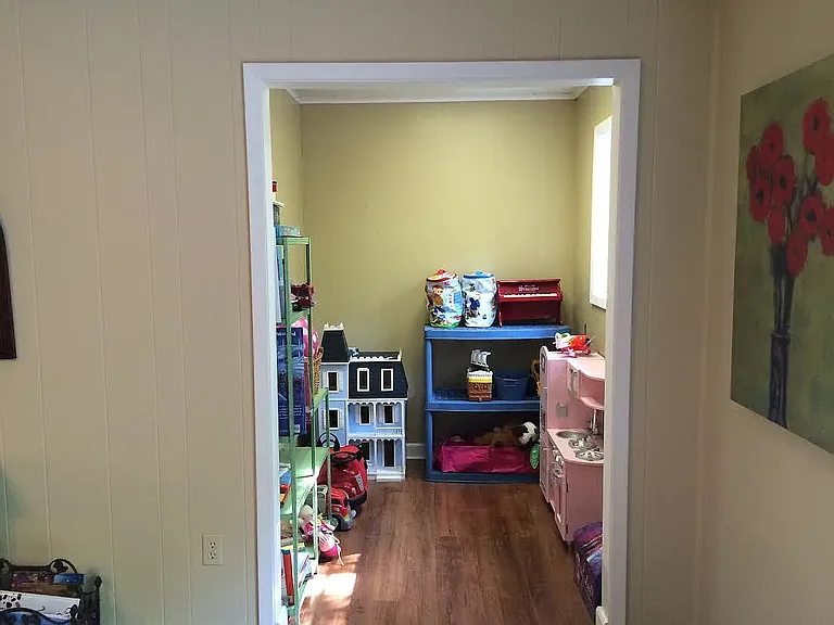 807 Pine Cir — Photo 9